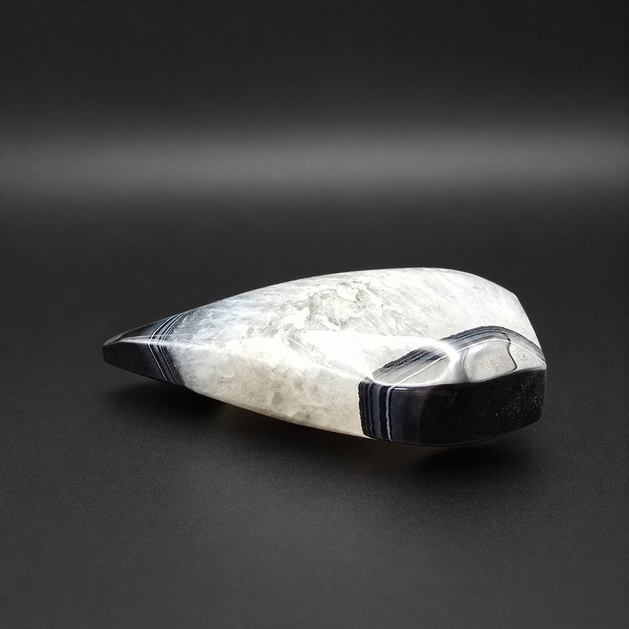 Black Banded Agate with Quartz Flame